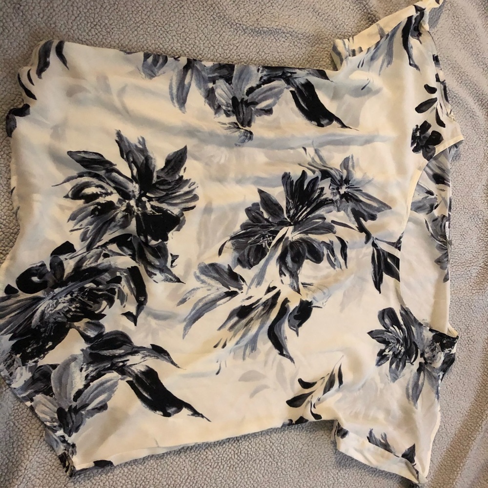 Lightweight blouse with flowers